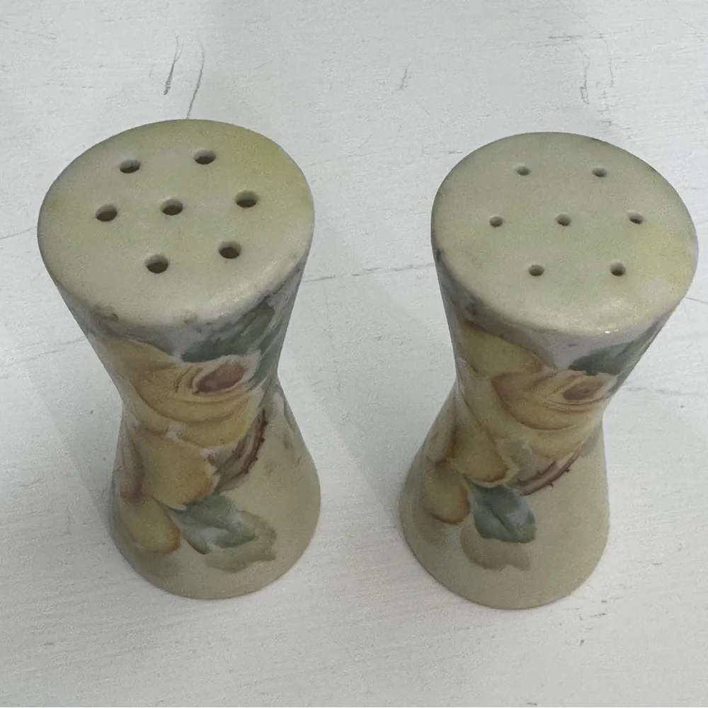 Vintage Karen Donleavy K.D. Signed Salt And Pepper Shaker Set Floral